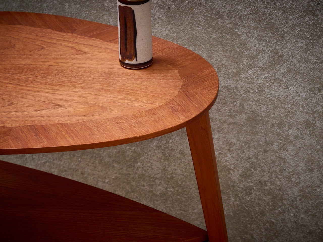 Deens vintage mid-century bijzettafeltje in teak, door Holger Georg Jensen