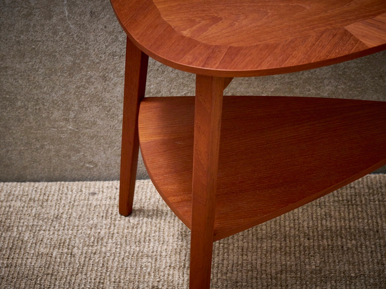 Deens vintage mid-century bijzettafeltje in teak, door Holger Georg Jensen