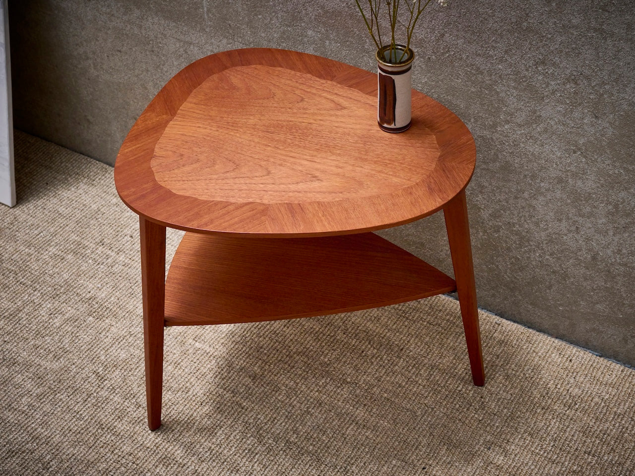 Deens vintage mid-century bijzettafeltje in teak, door Holger Georg Jensen