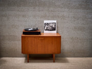 Deense vintage mid-century platenkast in warm teakhout