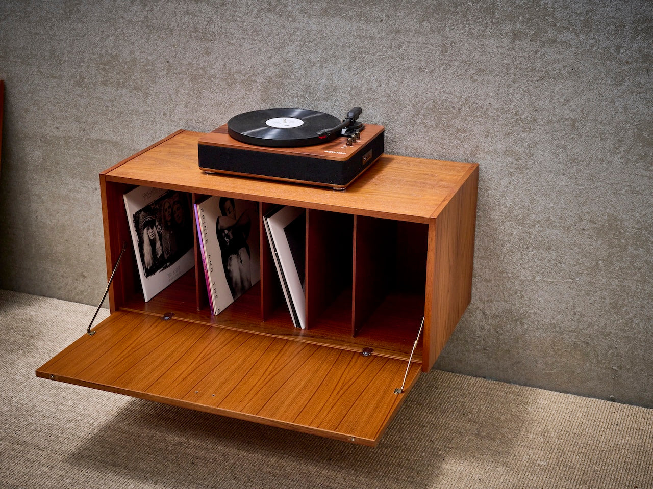 Deense vintage mid-century platenkast in warm teakhout