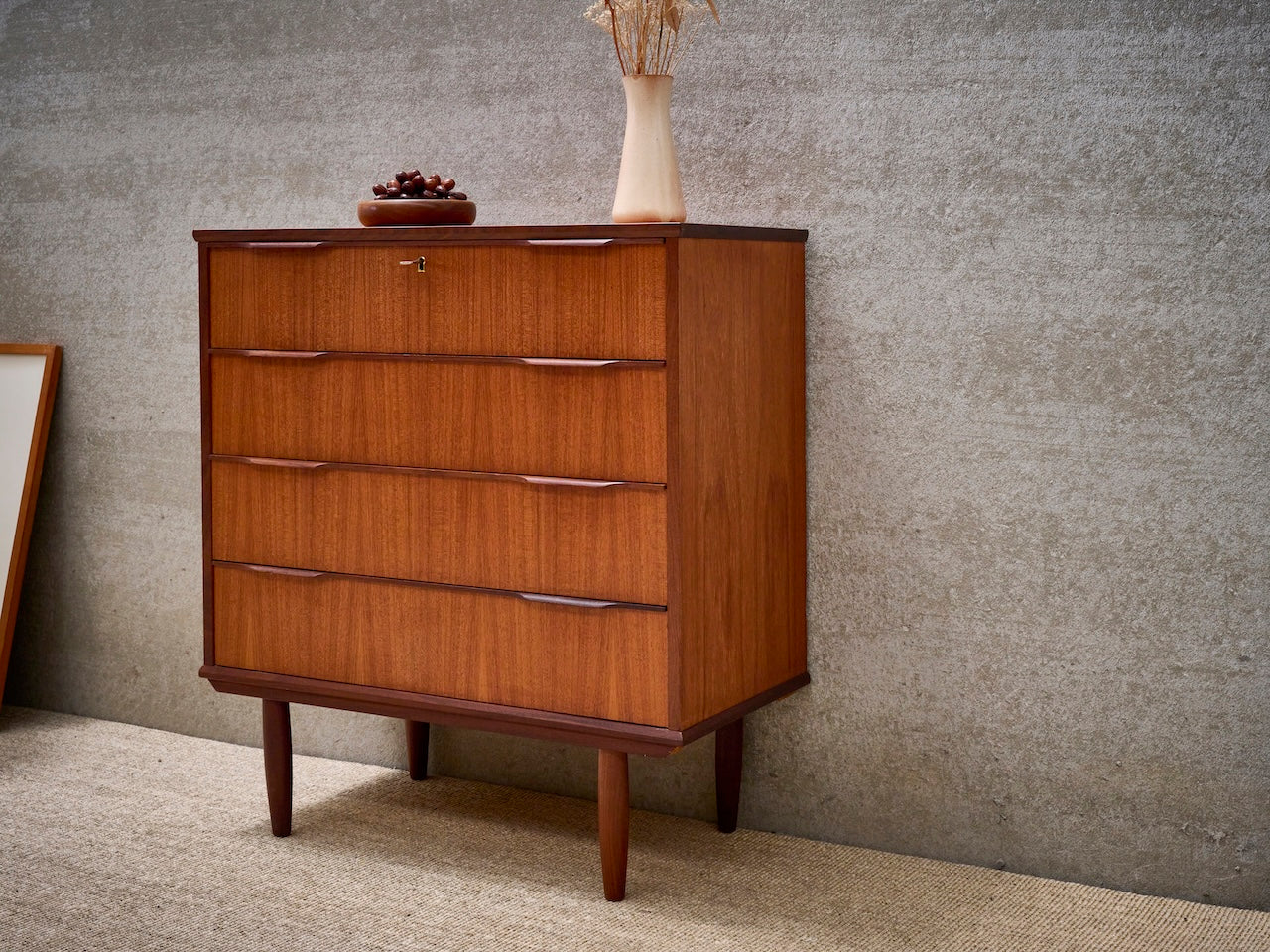 Deense vintage mid-century ladekast met 4 lades in warm teakhout