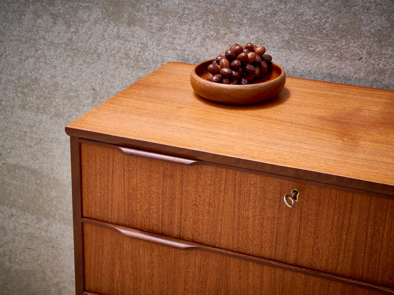 Deense vintage mid-century ladekast met 4 lades in warm teakhout