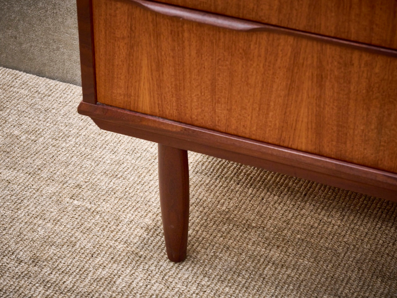 Deense vintage mid-century ladekast met 4 lades in warm teakhout