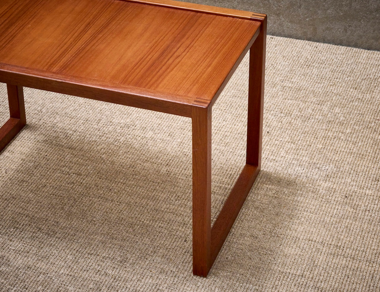 Deense vintage mid-century salontafel/bijzettafel in warm teakhout