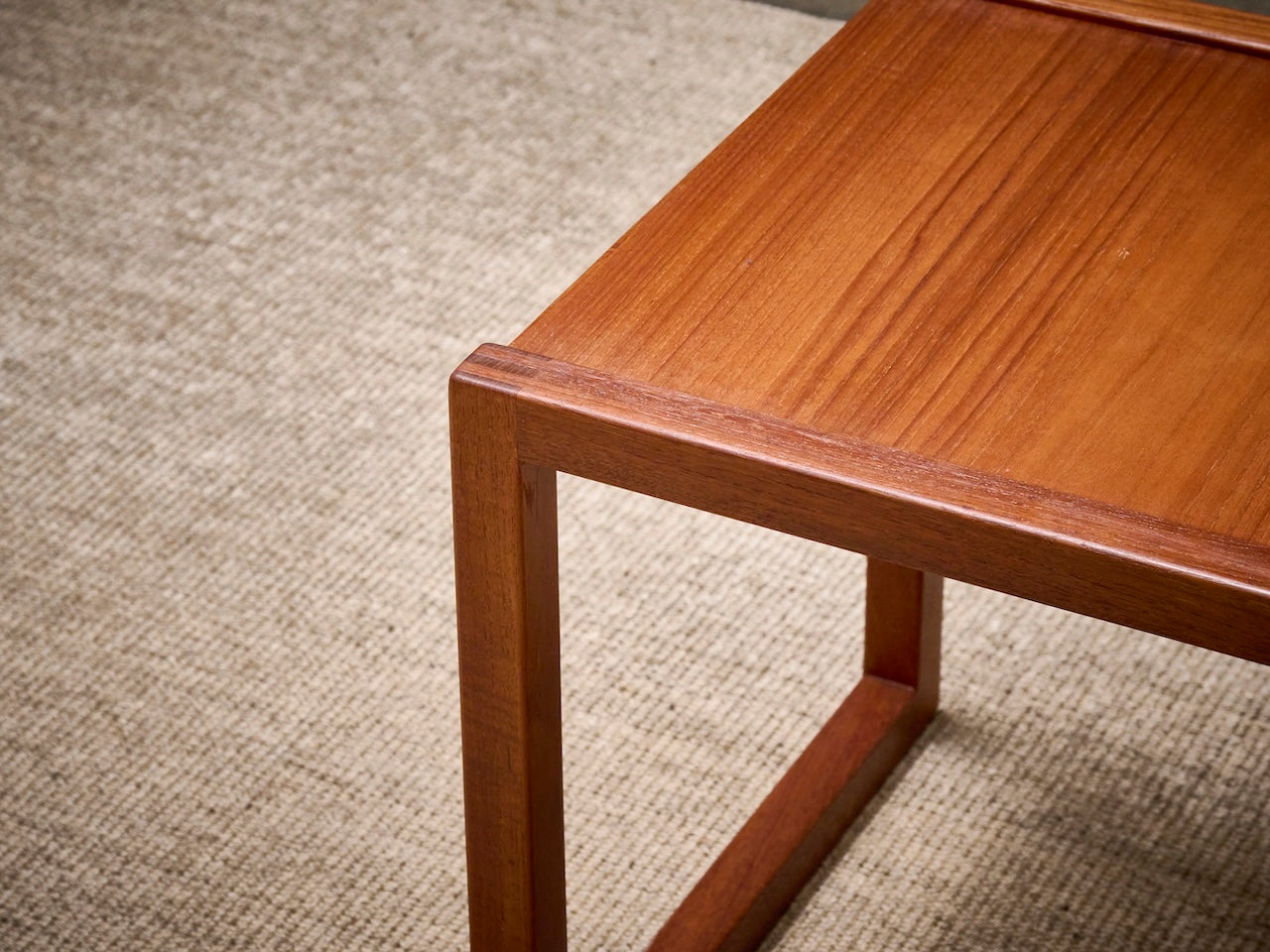 Deense vintage mid-century salontafel/bijzettafel in warm teakhout