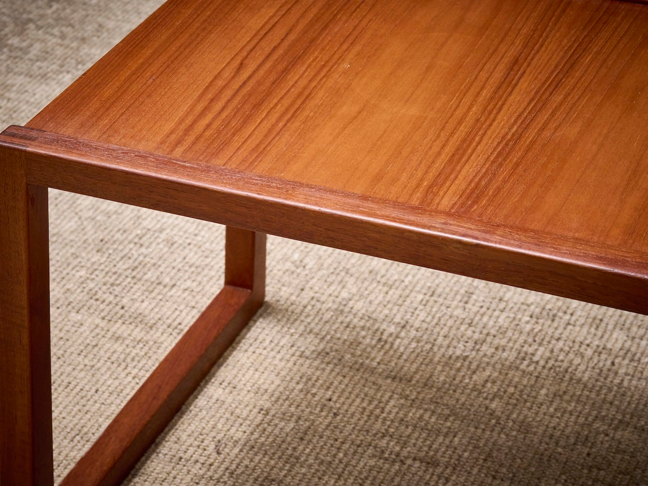 Deense vintage mid-century salontafel/bijzettafel in warm teakhout