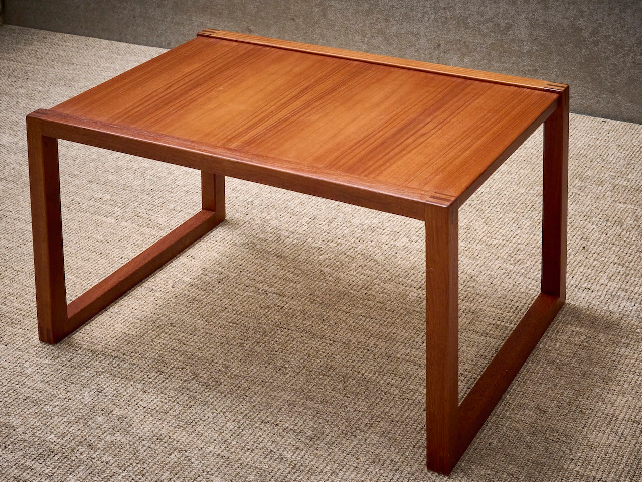 Deense vintage mid-century salontafel/bijzettafel in warm teakhout