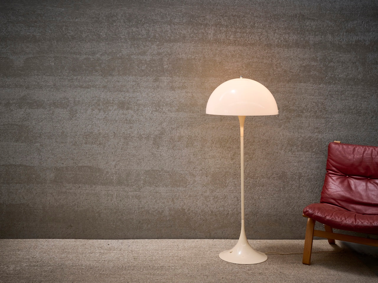 Deense vintage designlamp Louis Poulsen Panthella, 130 cm hoog