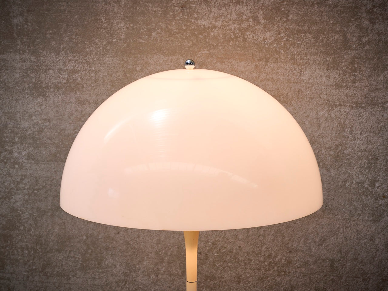 Deense vintage designlamp Louis Poulsen Panthella, 130 cm hoog
