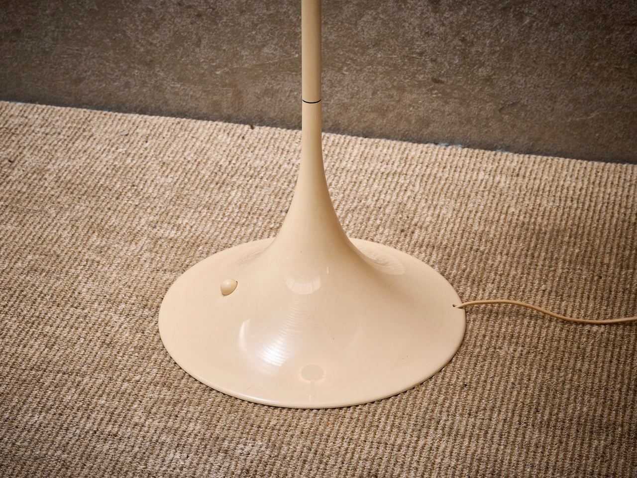 Deense vintage designlamp Louis Poulsen Panthella, 130 cm hoog