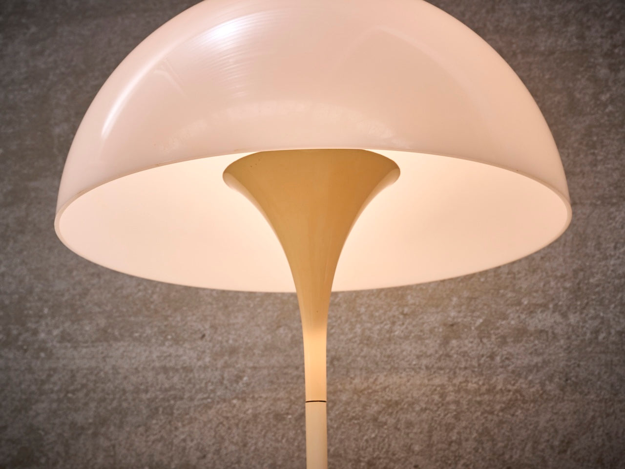 Deense vintage designlamp Louis Poulsen Panthella, 130 cm hoog