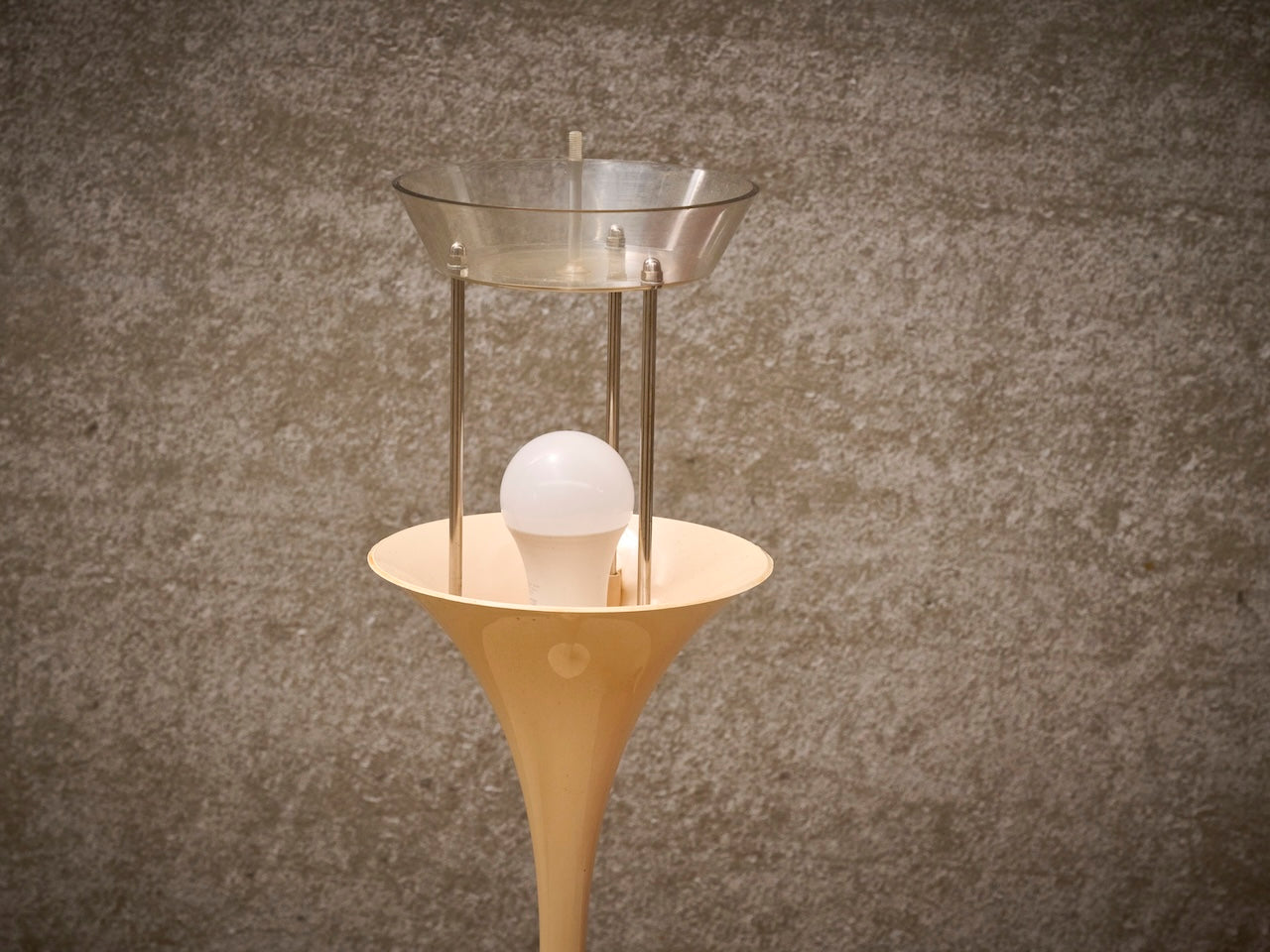 Deense vintage designlamp Louis Poulsen Panthella, 130 cm hoog