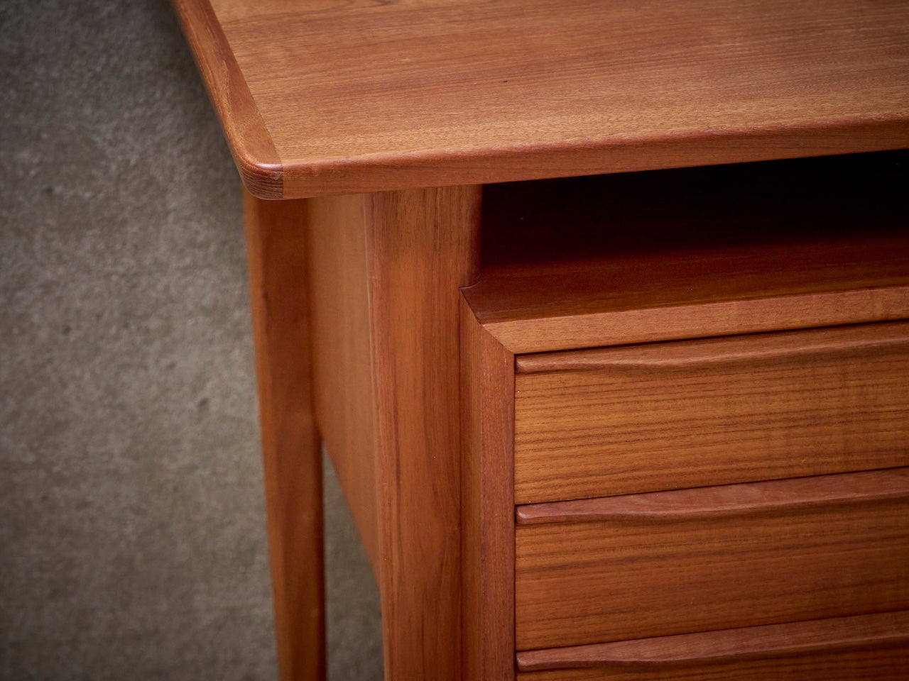 detail houtverbindingen bureaublad Danish vintage