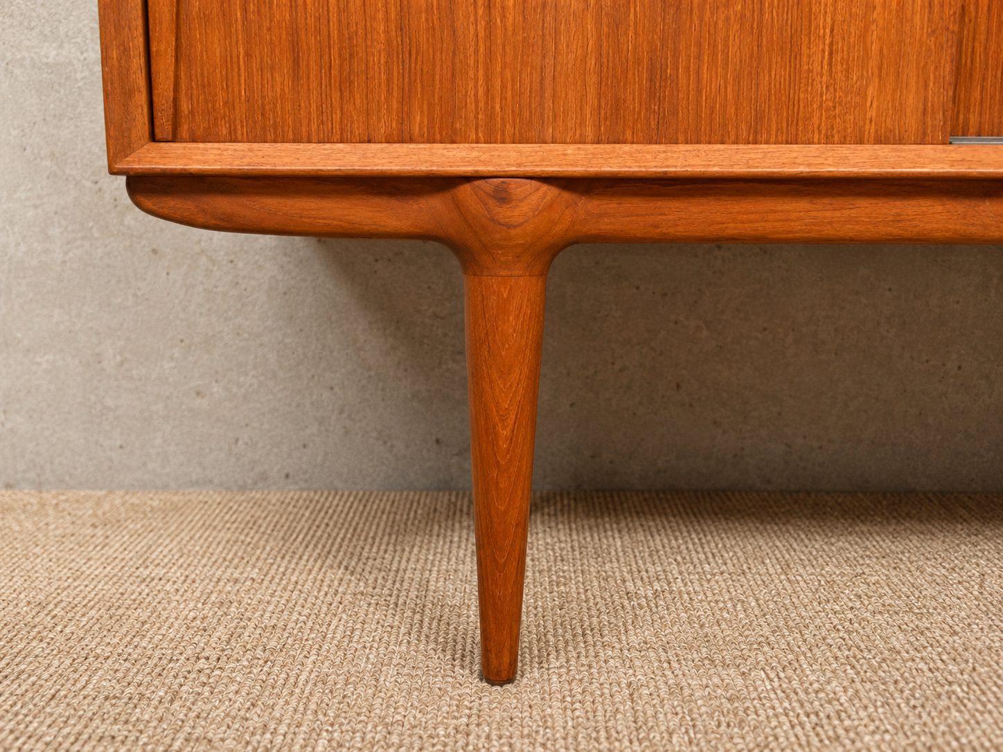 Deens vintage mid-century HIGHBOARD OMANN JUN MODEL 19  in warm teakhout