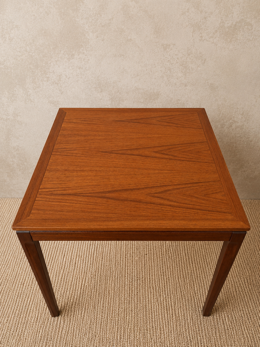 Deense vintage mid-century salontafelje/bijzettafeltje in warm teakhout