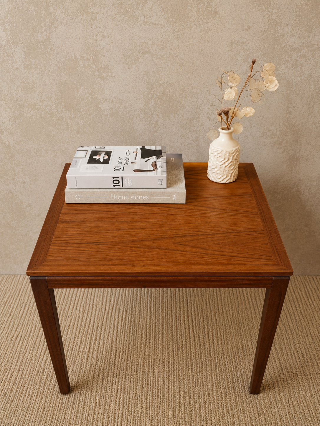 Deense vintage mid-century salontafelje/bijzettafeltje in warm teakhout