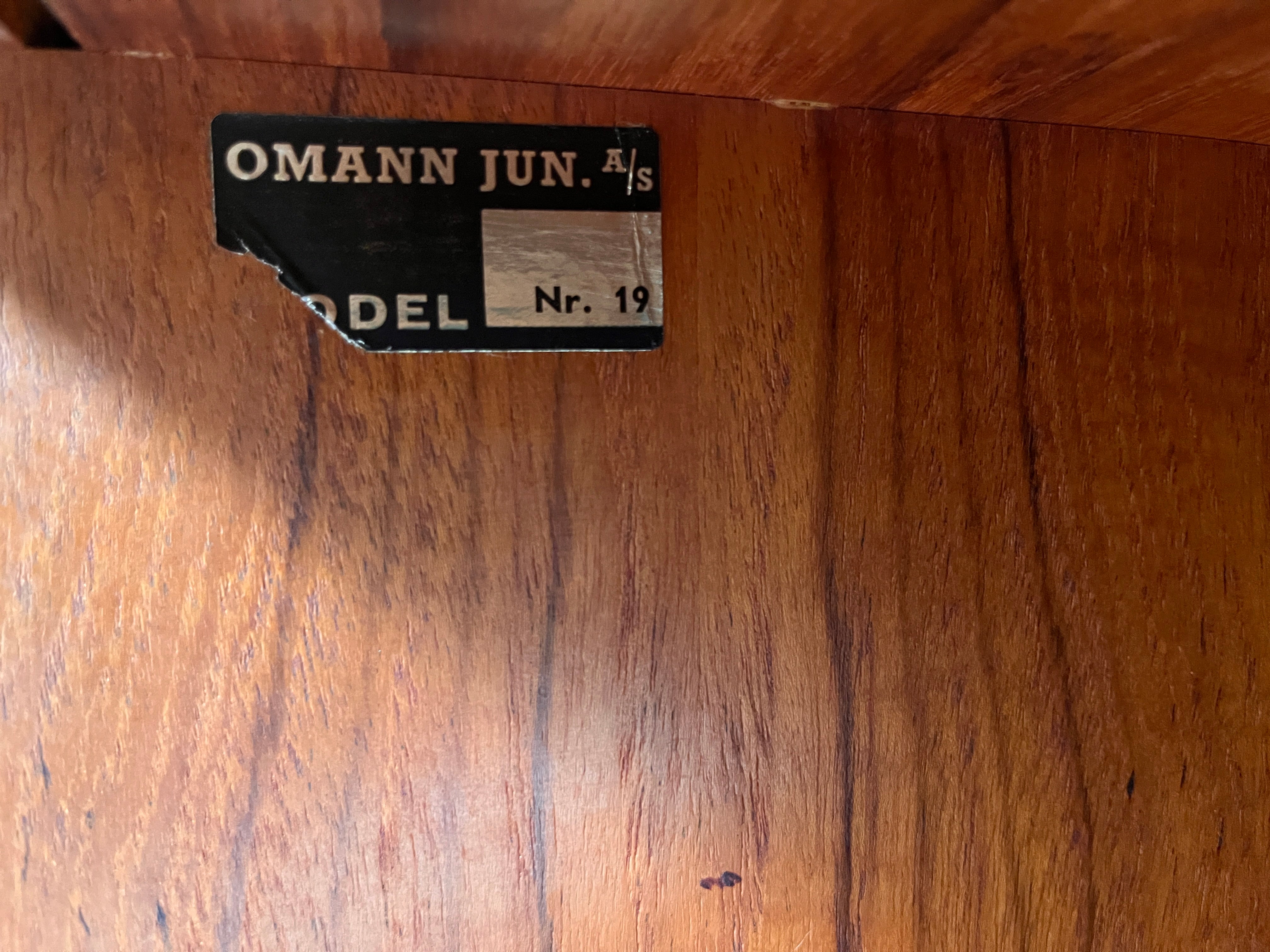 Deens vintage mid-century HIGHBOARD OMANN JUN MODEL 19  in warm teakhout