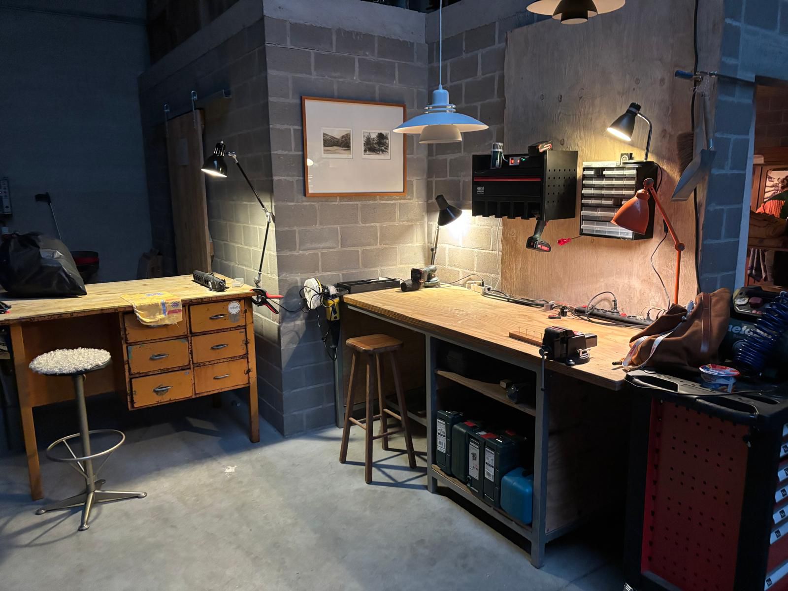 de werkbank in het atelier